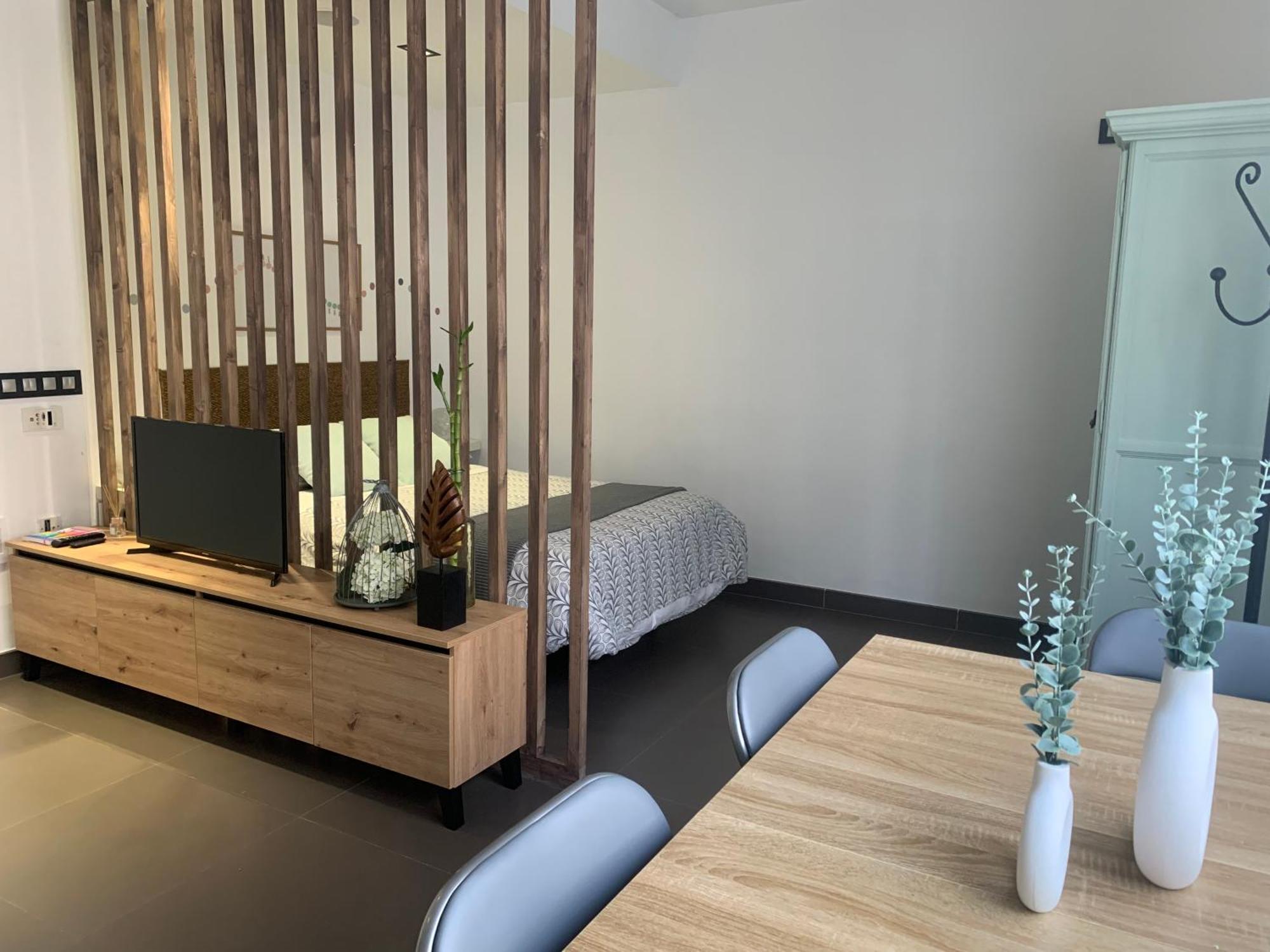 Estudio Puerta Del Sol Aguilar Bagian luar foto